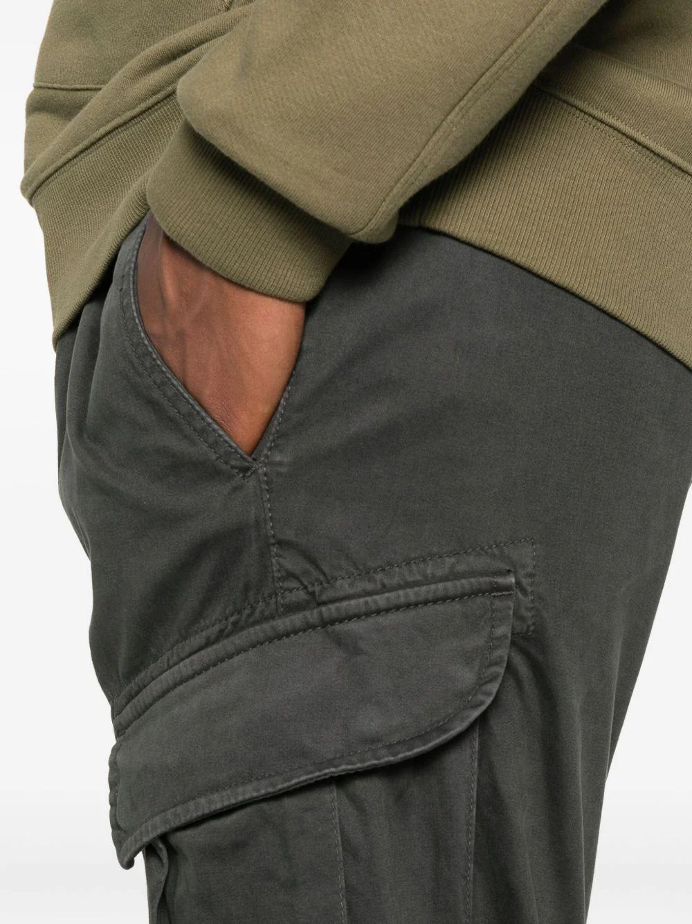 Pantalon C.P. Company Cargo Pant in Stretch Satin - Image 4