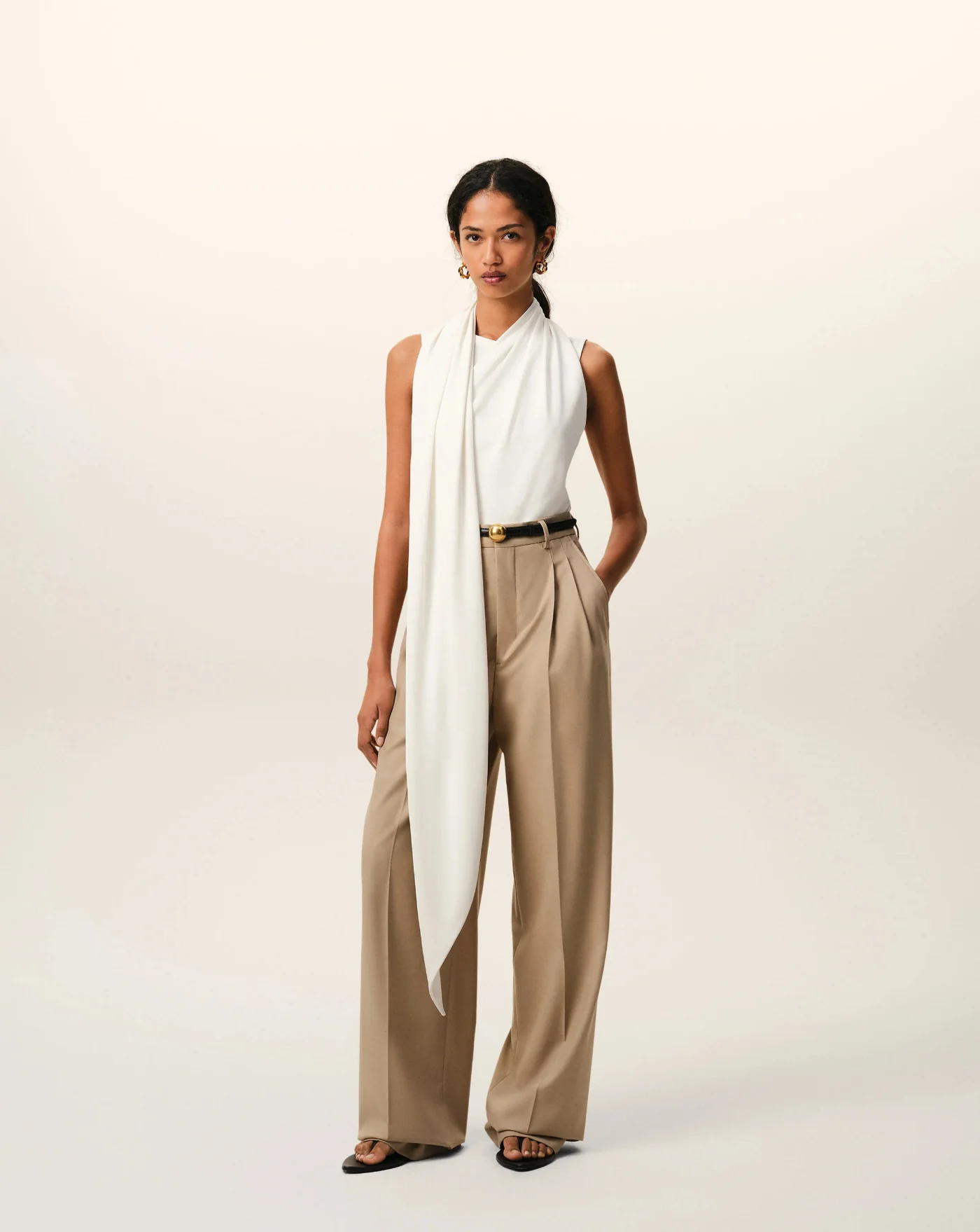 Top Ami Paris Sleeveless Lavalliere - Image 4